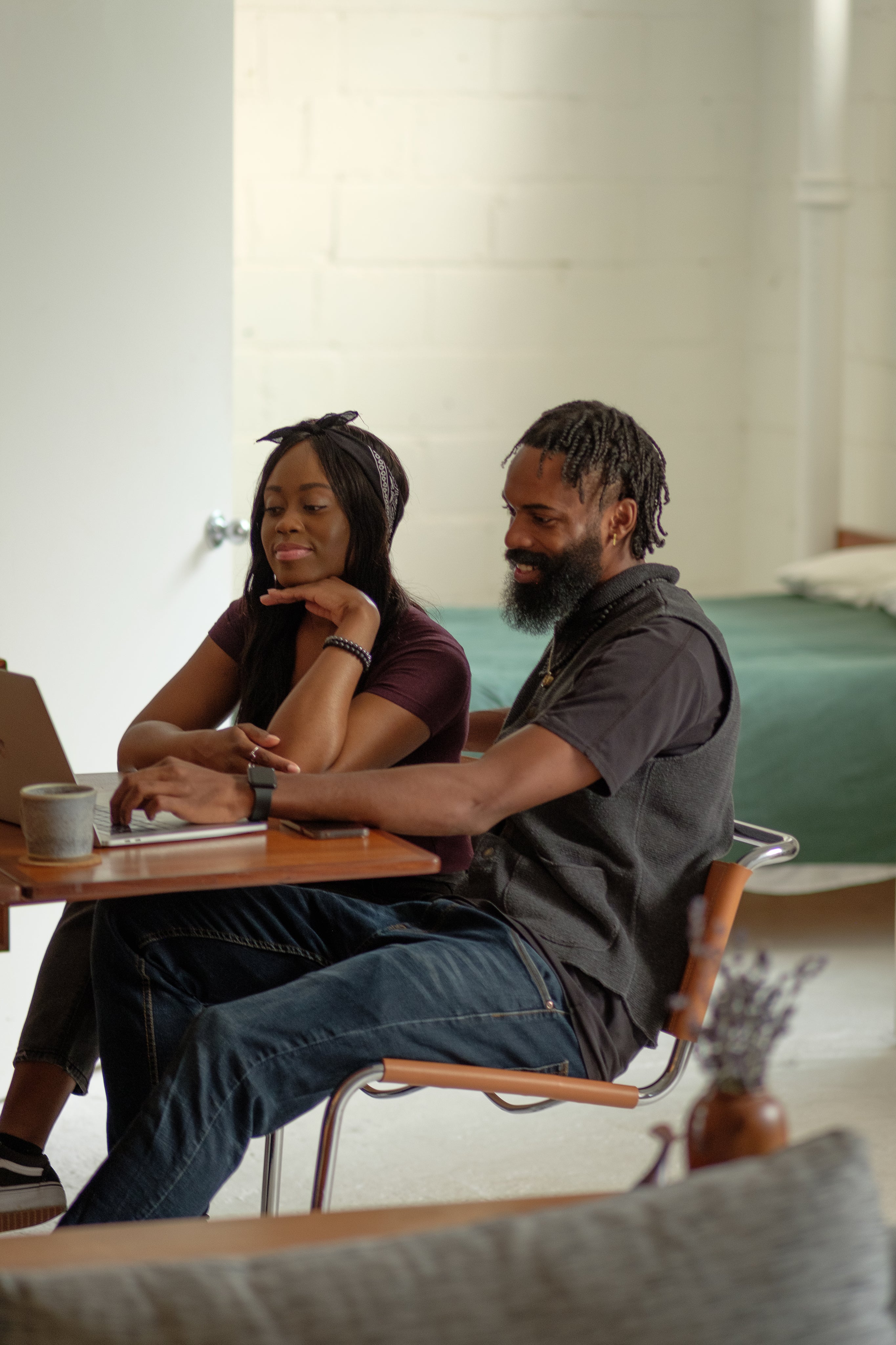 files/couple-smile-while-online-shopping-together.jpg